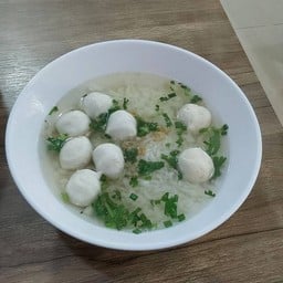 ข้าวต้มลูกชิ้นหมู