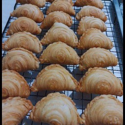 กะหรี่พัฟบ้านปุ้ย