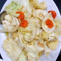 กระหล่ำปีผัดน้ำปลา Stir-fried cabbage with fish sauce
