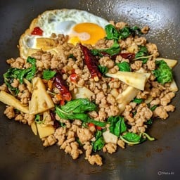 ก๋วยเตี๋ยวไก่ตุ๋น&ข้าวกะเพราความสุข ฟรี!!ไข่ดาว หัวทะเล(หนองตาคง)