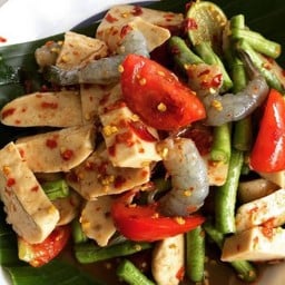 ตำเหลาหมูยอกุ้งสดปลาร้า Spicy Pork Salad with Fresh Shrimp