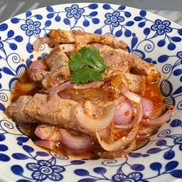 ข้าวน้ำตกหมูกรอบ