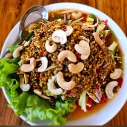 ยำไข่แมงดาทะเลจาน  Sea pimp egg salad is a dish.