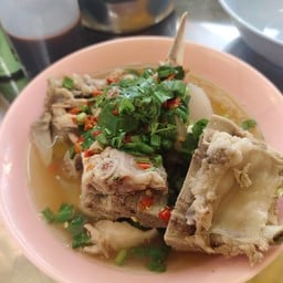 ชายสี่บะหมี่เกี๊ยว (บะหมี่ลูกพ่อ)
