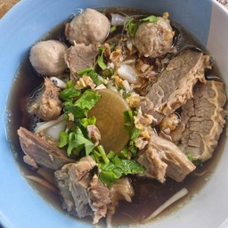 เกาเหลาลูกชิ้นเนื้อสด