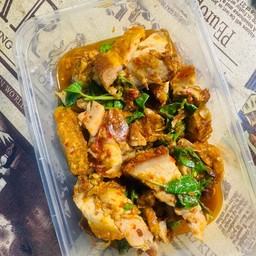 กระเพราหมูกรอบเป็นกับข้าว