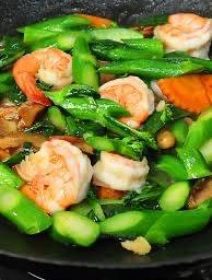 ผัดผักคะน้าหมูกรอบ