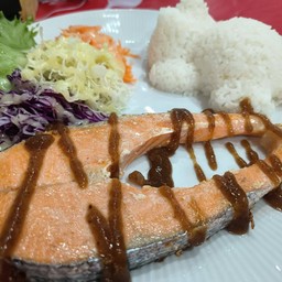 ข้าวสเต็กแซวมอน