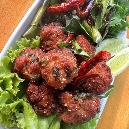 ลาบหมูทอด