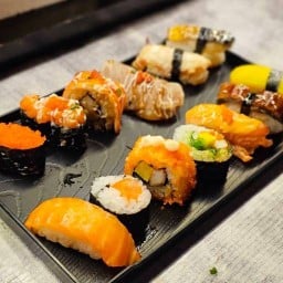 ซูชิ สตรีท ฟู้ด (หนองระบู-ถนนคนเดิน)