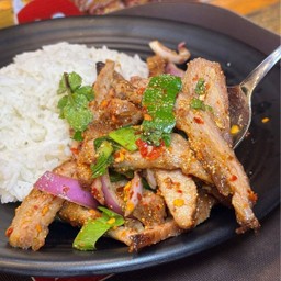 ข้าวยำคอหมู