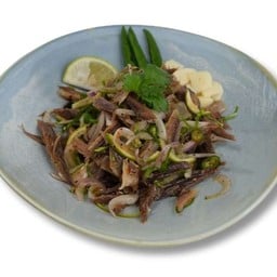 ยำปลากระเบนแห้ง