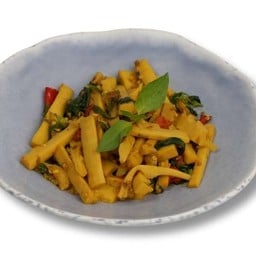 แกงหน่อไม้ยะไข่