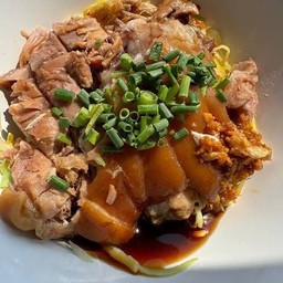 บะหมี่แห้งขาหมู