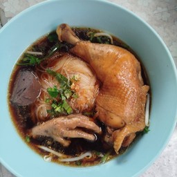 ก๋วยเตี๋ยวไก่ตุ๋นจัมโบ้
