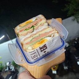 ข้าวกะไข่ by มาดามไข่ (ไข่ทะ)