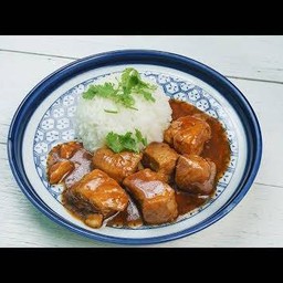 [อร่อยซ่ากับโค้ก] ข้าวหน้าหมูตุ๋น +  โค้ก ออริจินัล (กระป๋อง)