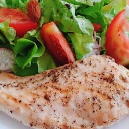 สลัดอกไก่ย่างเนย@