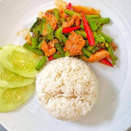 ผัดพริกแกงไก่