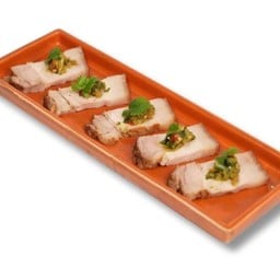 หมูสามชั้นจิ้มน้ำพริกฉิน