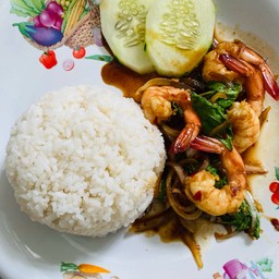 กะเพรากุ้งราดข้าว