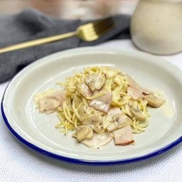 สปาเกตตี้ครีมซอสแฮมเห็ด