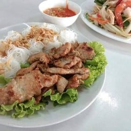 เส้นหมี่หมูย่าง