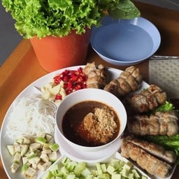 แหนมเนืองชุดกลาง