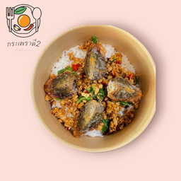 กระเพราหมูสับ+ไข่เยี่ยวม้า