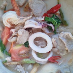 ต้มยำรวมหมูไก่กุ้งหมึก(น้ำข้น)