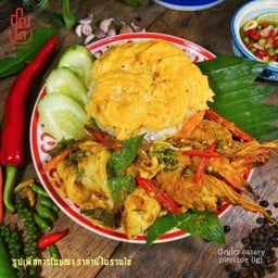 ข้าวหมึกกุ้งผัดพริกแกงใต้