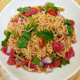 ยำมาม่าหมูสับ