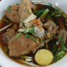 ก๋วยเตี๋ยวไก่มะระหน้าหอการค้า