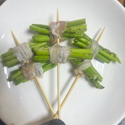 สามชั้นพันหน่อไม่ฝรั่ง