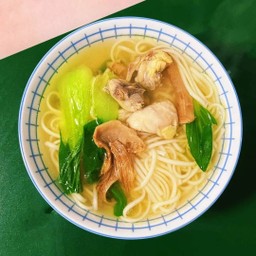 鸡汤面 บะหมี่ซุปไก่
