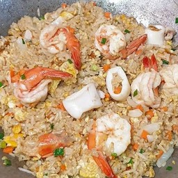 ข้าวผัดทะเล จานใหญ่