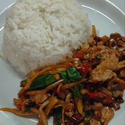 กระเพราเนื้อหน่อไม้