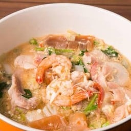 สุกี้น้ำโบราณ หมู ไก่ หมึกรอบ หมึกกล้วย กุ้ง