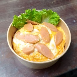 ข้าวไข่ข้นไส้กรอก