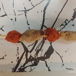 ลูกชิ้นขาวแดง