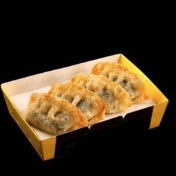 เกี๊ยวซ่าผักขมชีส 4 ชิ้น