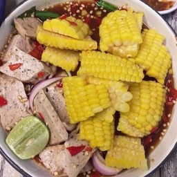 ยำข้าวโพดไก่ยอ