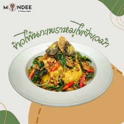 ข้าวไข่ข้นกะเพราหมูไข่เยี่ยวม้า