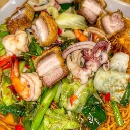 หมี่กรอบขี้เมาทะเลหมูกรอบ