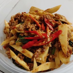 ผัดพริกแกงเนื้อสับ กับข้าว