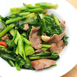 คะน้าหมูชิ้นราดข้าว