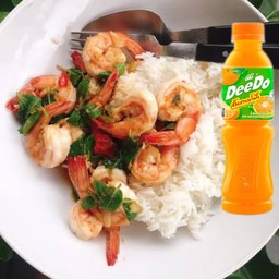 กะเพรากุ้งล้น+แถมฟรีน้ำส้ม225ml(โปรโมชั่น)