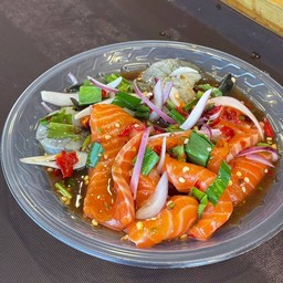 ยำแซลมอน