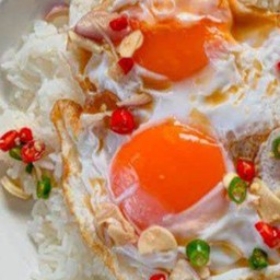 ข้าวไข่ดาว ฟรีน้ำปลาพริกรสเด็ด (ไข่ไก่2ฟอง)