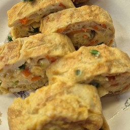 ไข่ม้วนผัก(กับ)